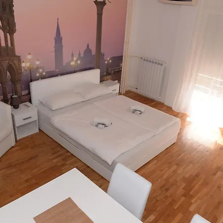 Slavija Square Apartament