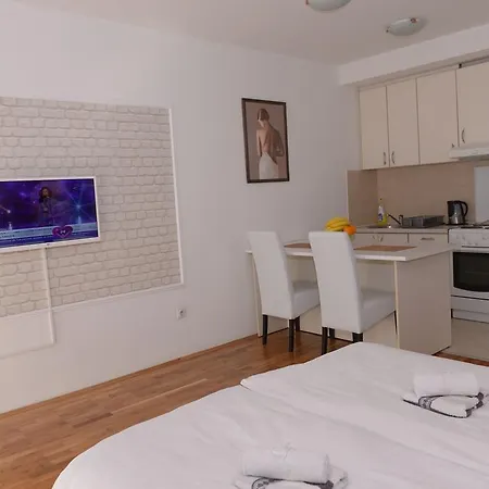 Slavija Square Apartament *